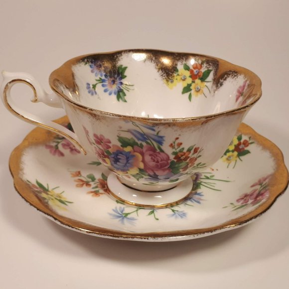 Rare Royal Albert Bone China Floral Bouquet heavy gold gliding gold brushed - Picture 2 of 9